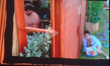 Cosa stava facendo Sabrina in questa scena secondo Giovanni?